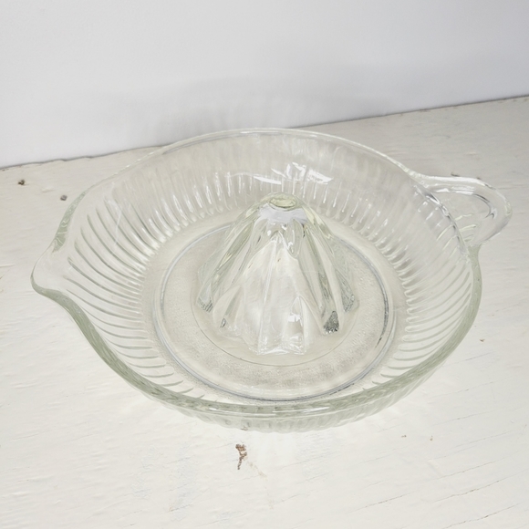 Hazel Atlas Juicer Reamer Large Vintage 1940s Juicer with Thumb Handle - Picture 1 of 11